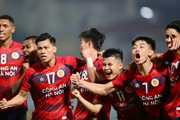 CLB CAHN Tái Ngộ Buriram United